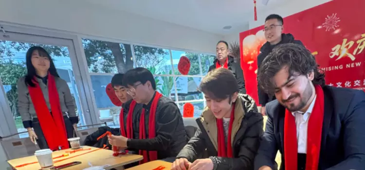 Learn Auspicious Knot Craft in China